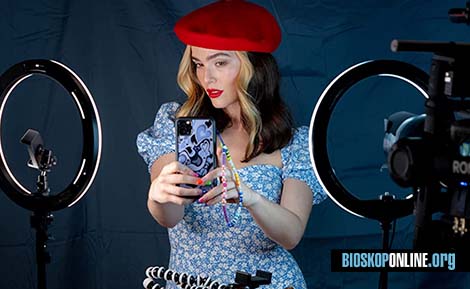 nonton film Not Okay 2022 subtitle Indonesia